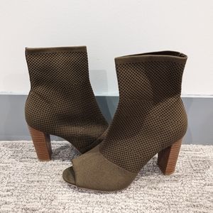 Brash size 9 heeled booties, olive green